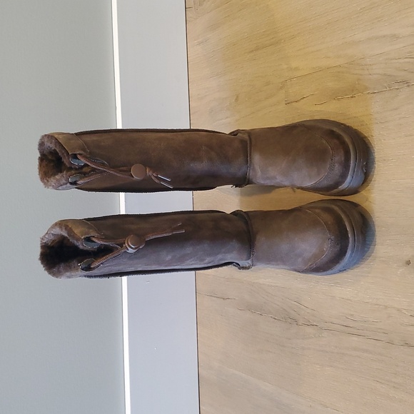 Skechers Brown Leather Fur lined Winter Boot. Size 7 - Picture 2 of 10